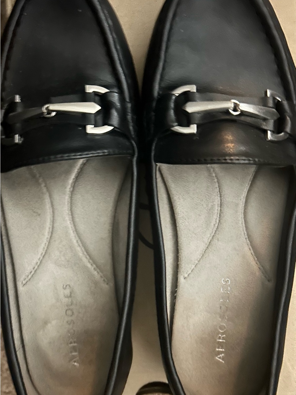 AEROSOLES Black Leather Bit-Trim Loafers